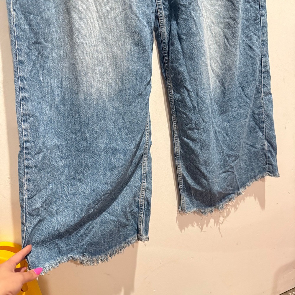We The Free Free People Mid-Rise Wide Leg Jeans Light Wash Size 28 - Picture 4 of 6